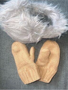 Cozy Kids Beige Knit Mittens – Soft Winter Gloves